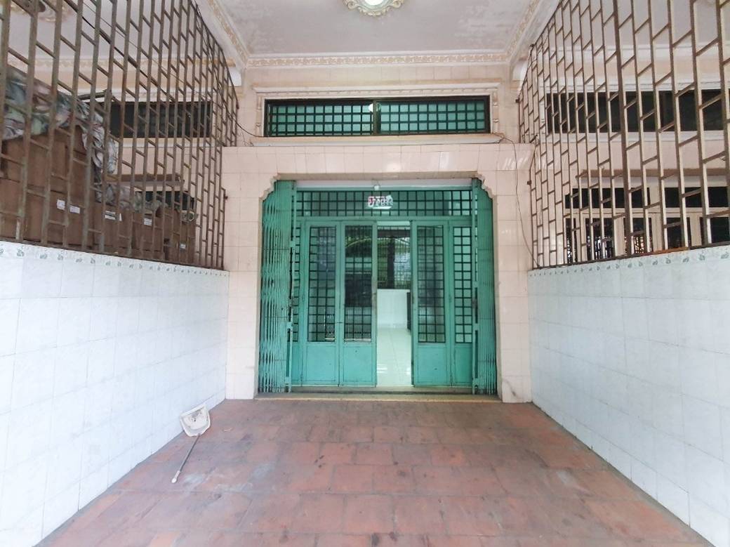 $700 Shophouse