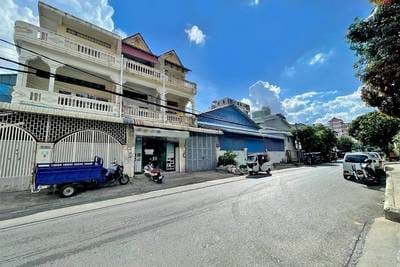 $2,000 店屋