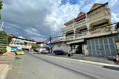 125平方米土地面积的店屋出租