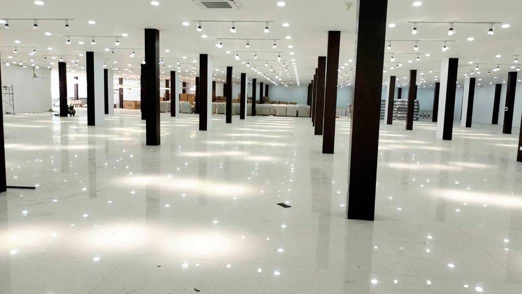 带25个停车位的建筑For Sale & Rent