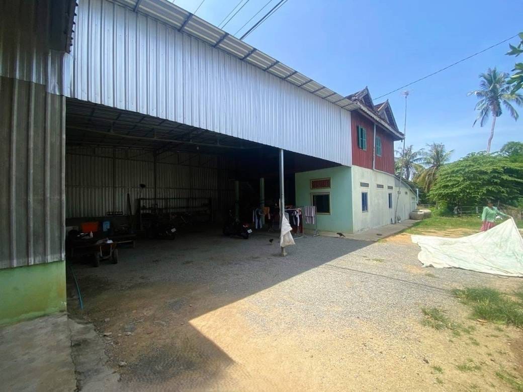 2,250 sqm Land Size House and lot Na prodej