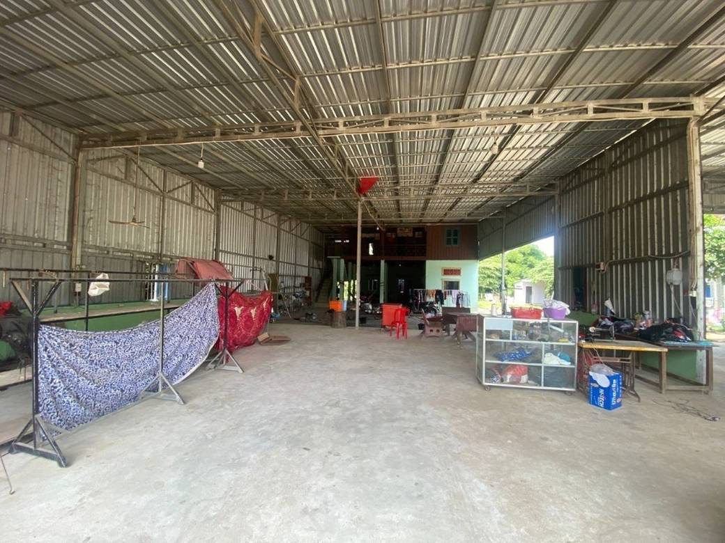 520 sqm Living Size House and lot Na prodej in Thpong