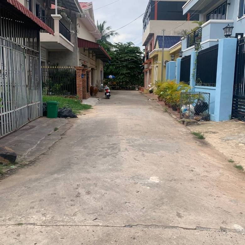 160 sqm Living Size House and lot Na prodej in Kampot