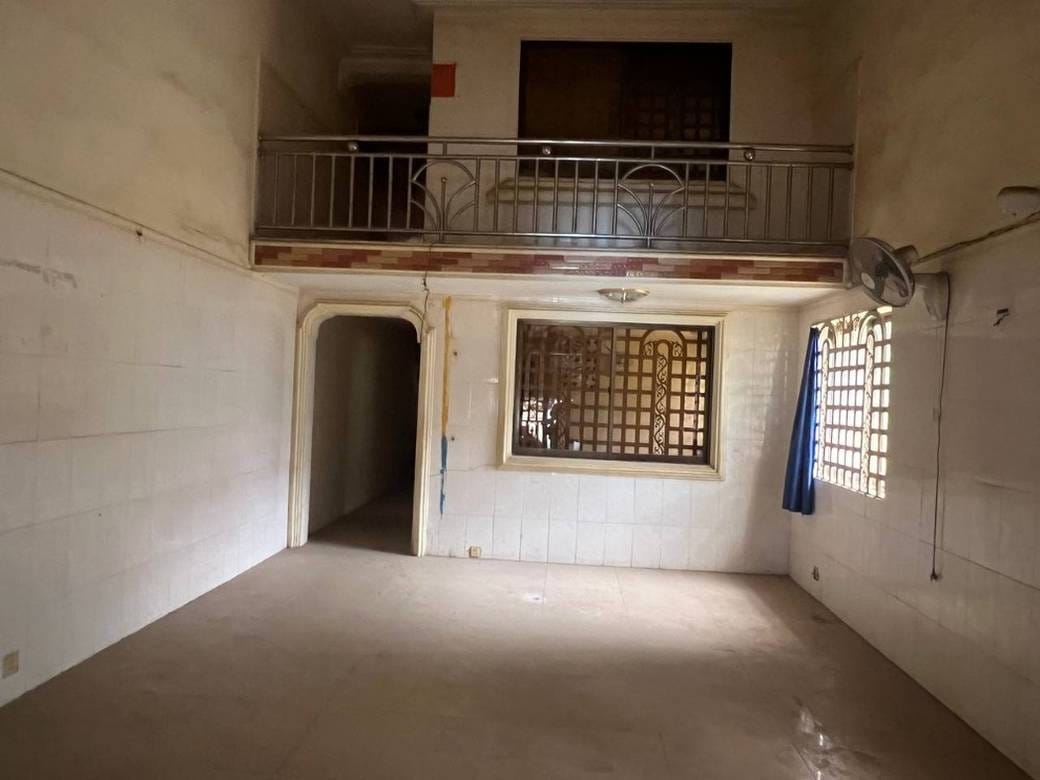 778 sqm Land Size Flat House Na prodej