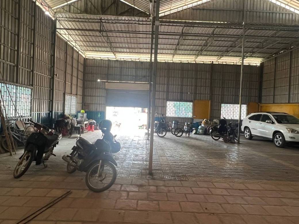 882 sqm Living Size Flat House Na prodej in Chbar Mon