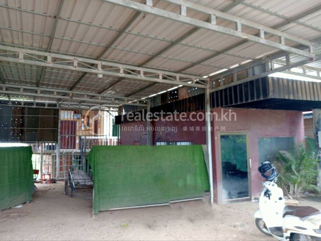 Ponhea Lueu에 있는 전용면적 202㎡ House and lot 매매