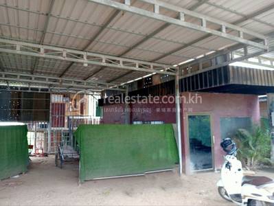Ponhea Lueu에 있는 전용면적 202㎡ House and lot 매매