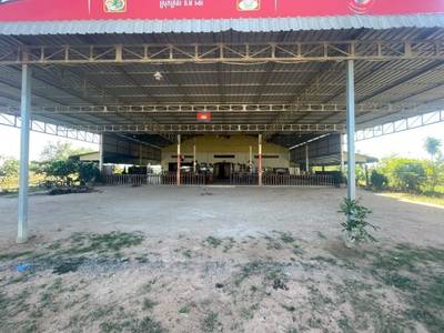 Entrepôt À vendre de 1,100 m² habitables à Krakor