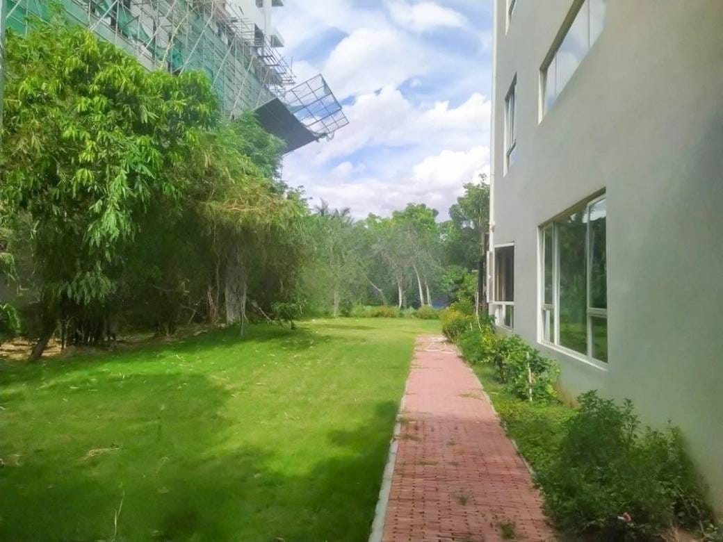 1,890 sqm Land Size Villa For Rent