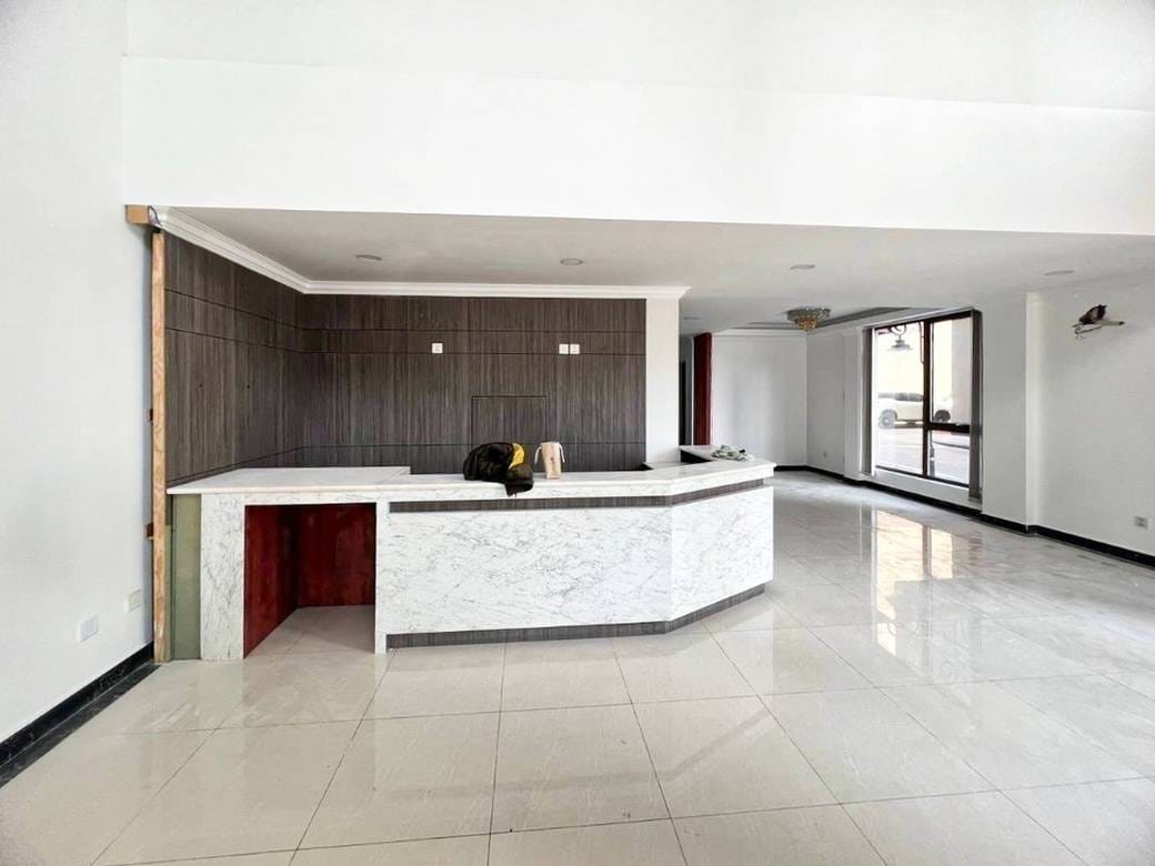 Maison-boutique À louer à Daun Penh $4,200