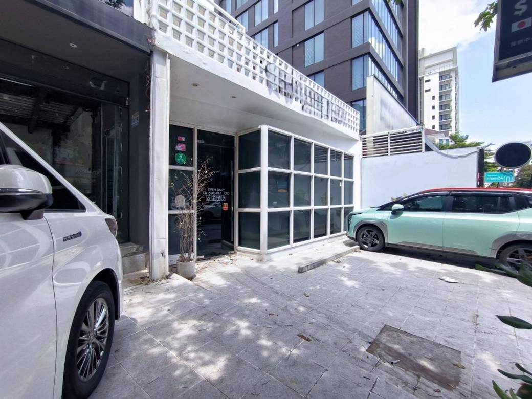 900 sqm Living Size CommercialShophouse K pronájmu in Boeng Keng Kang