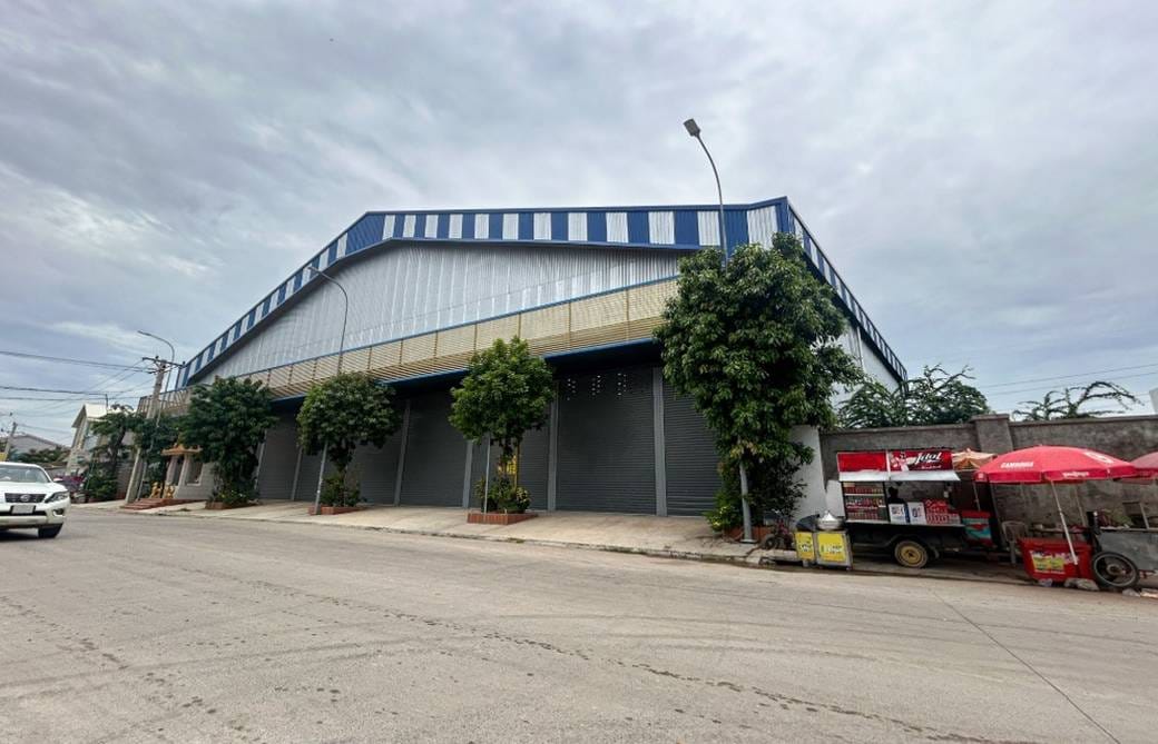 1,664 sqm Land Size Sklad Na prodej