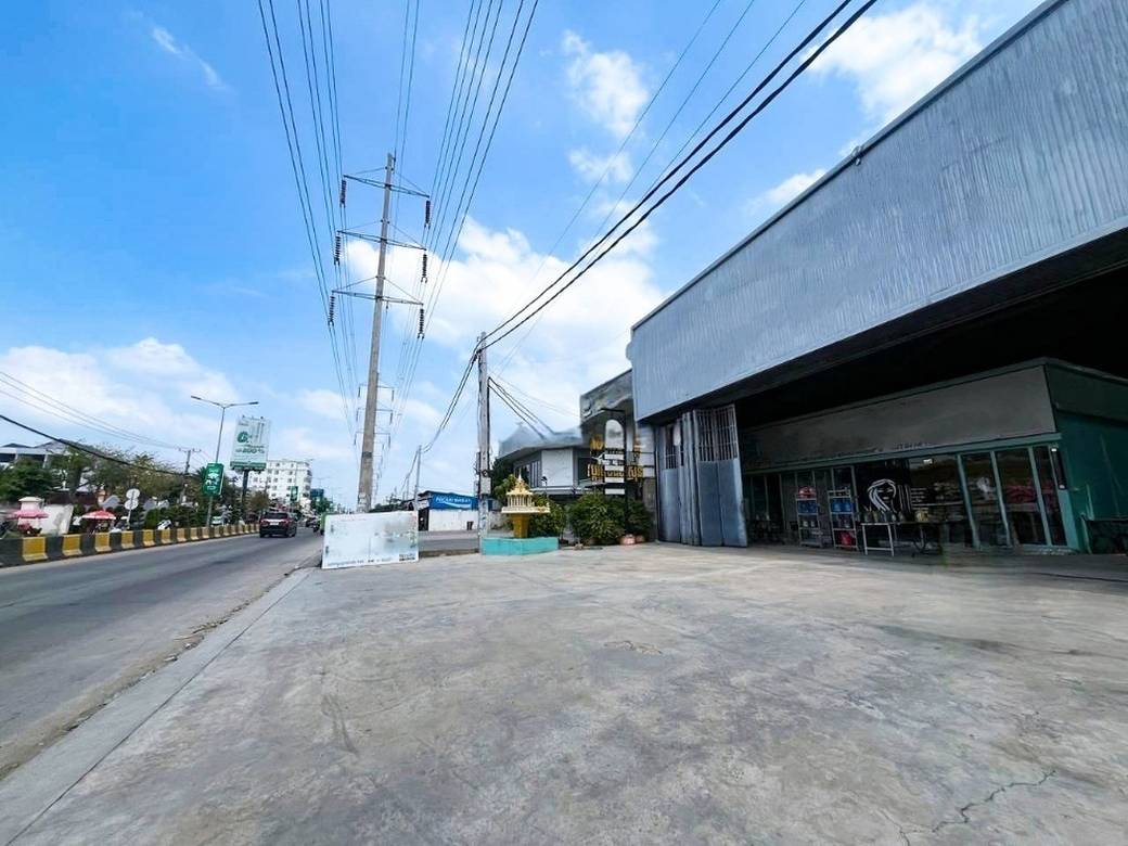 Entrepôt À louer de 2,121.6 m² de terrain