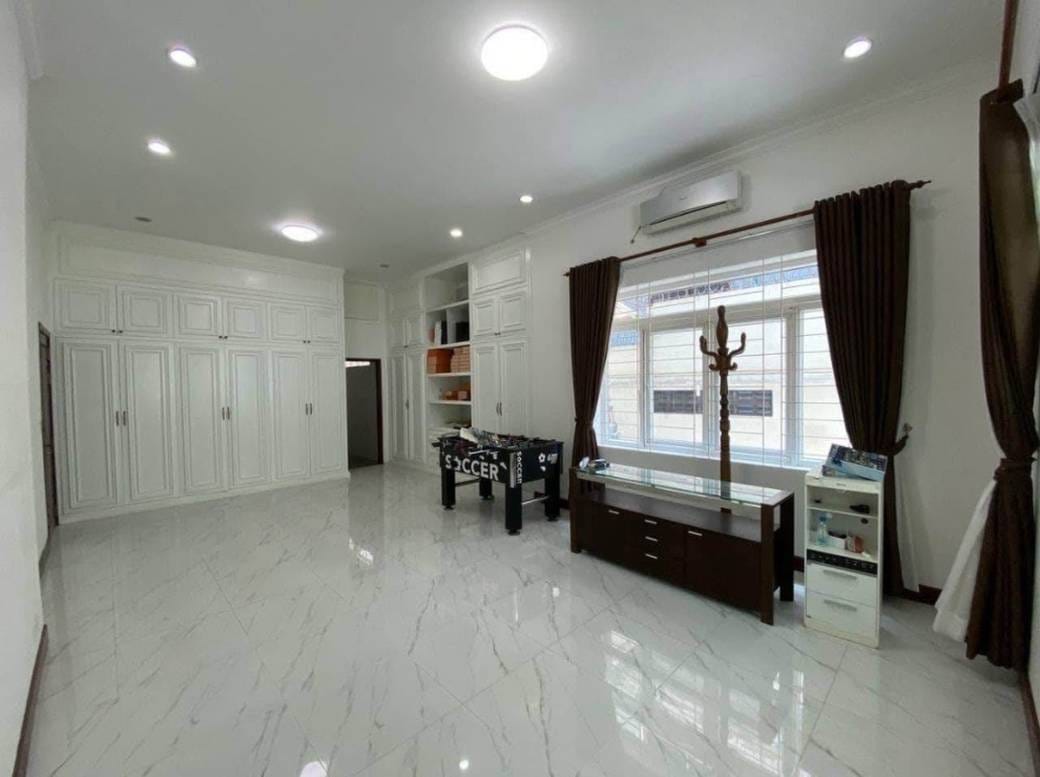 Vila K pronájmu in Chamkarmon $4,500