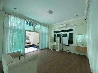 $4,500 Vila