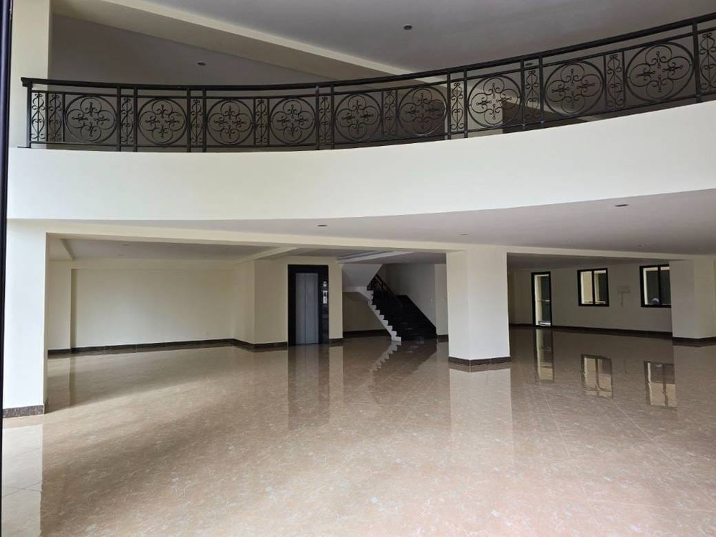 Budynek Na wynajem o powierzchni mieszkalnej 2,299.5 m² w Chamkarmon