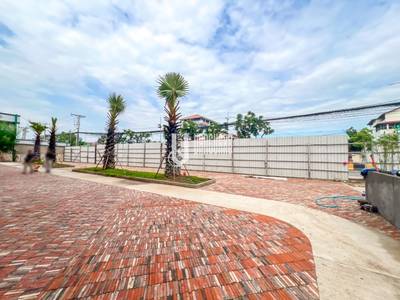 CommercialShophouse K pronájmu in Russey Keo $11,400