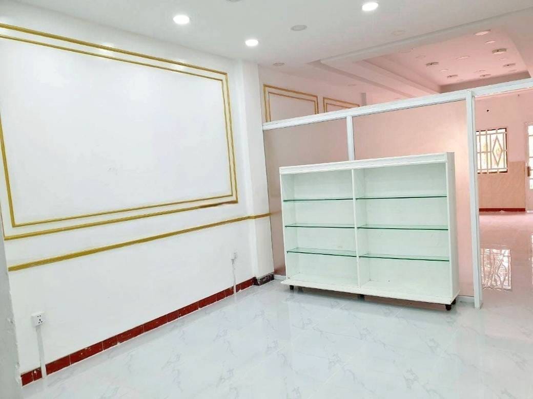 Boeng Keng Kang店屋出售，价格$680,000