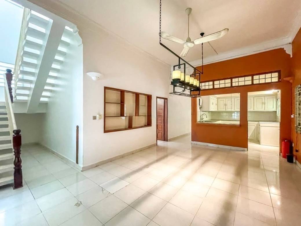 $3,000 Vila