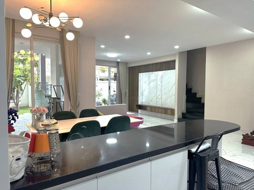 Villa For Sale in Preaek Lieb, Chroy Changvar, Phnom Penh