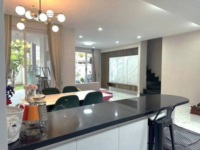 Villa For Sale in Preaek Lieb, Chroy Changvar, Phnom Penh