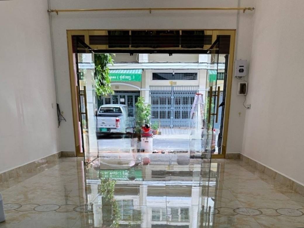 店屋出售，位于, Tumnob Tuek镇, 波哥堪, 金边