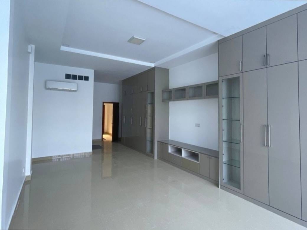 Shophouse K pronájmu in Sen Sok $750