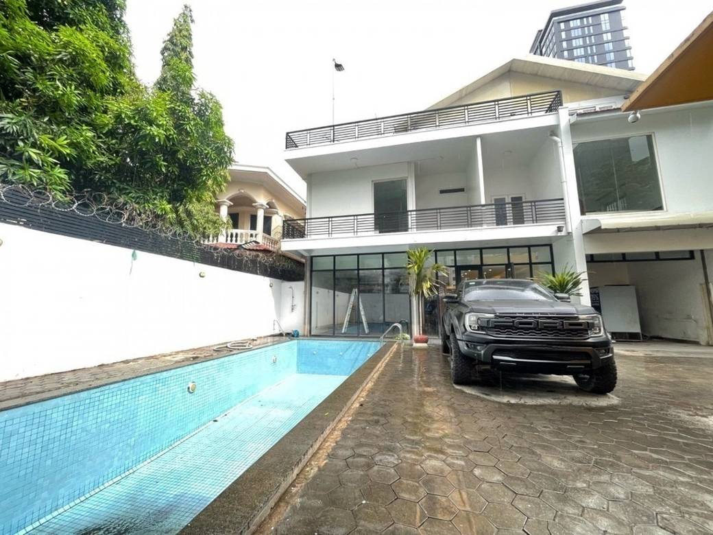 $8,000 Villa