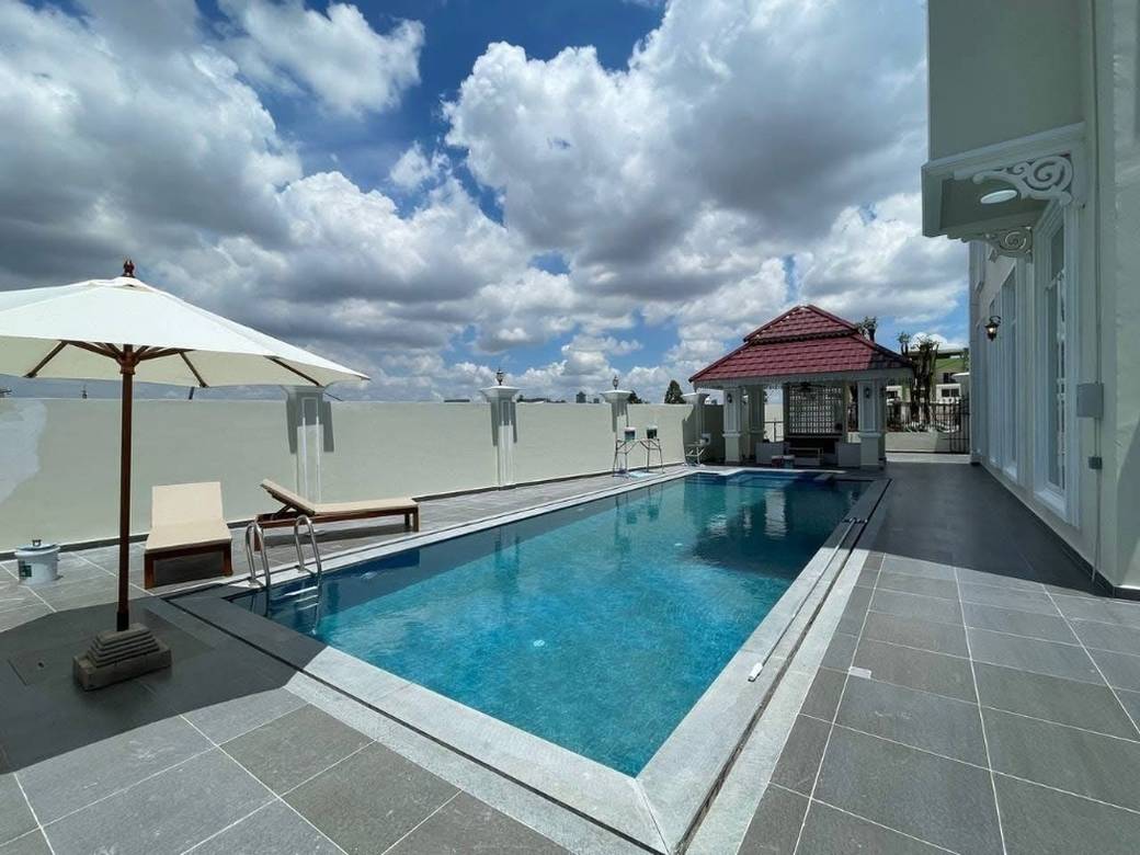 $8,000 Villa