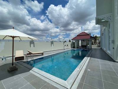 $8,000 Villa