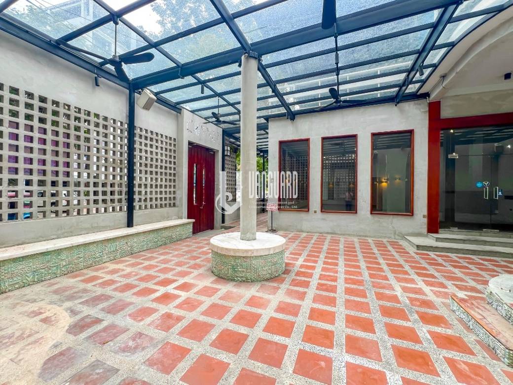 Restaurant For Rent in Daun Penh $4,800