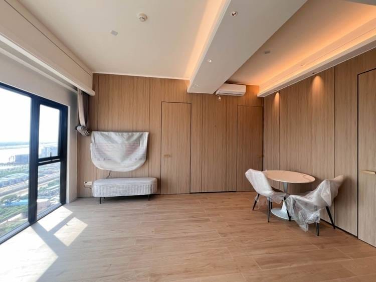  Stunning 2-Bedroom Luxury on the Top Floors of Vue Aston 