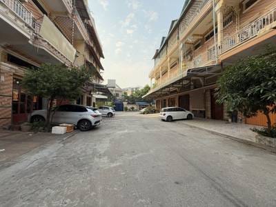 105 sqm Land Size Flat House Na prodej
