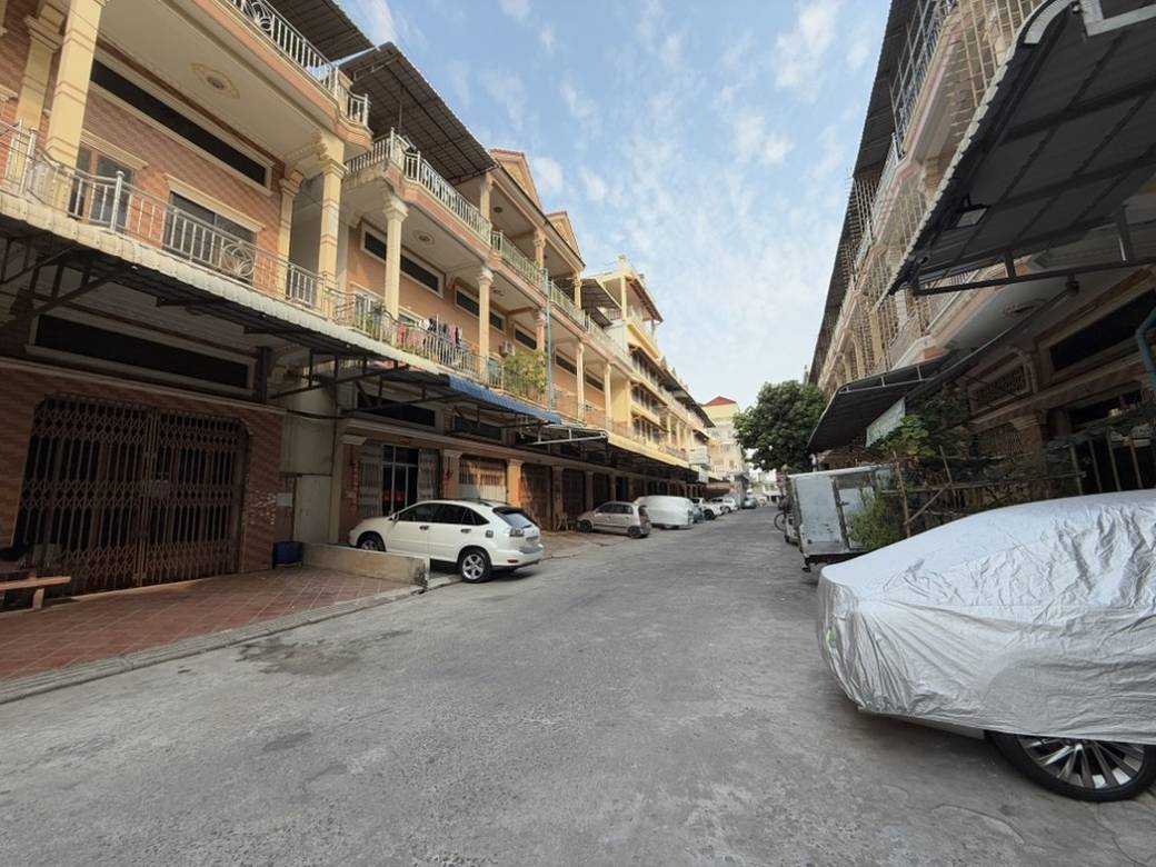 160 sqm Living Size Flat House Na prodej in Sen Sok