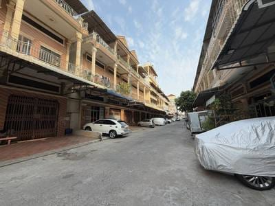 160 sqm Living Size Flat House Na prodej in Sen Sok