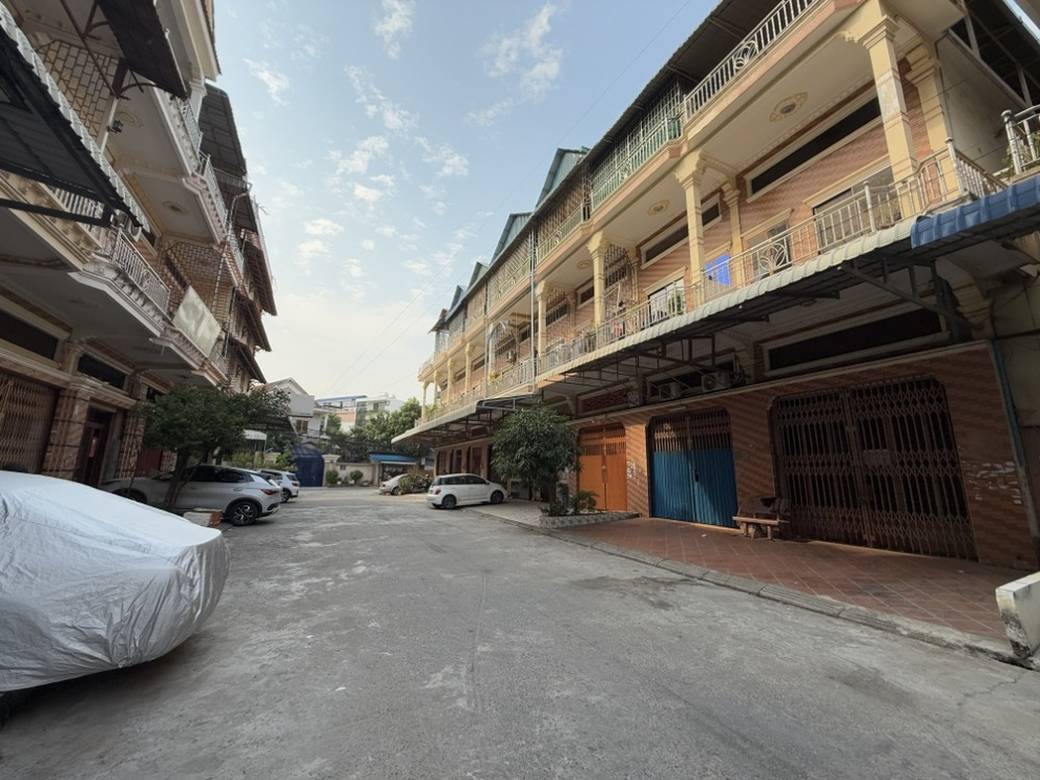 Flat House Na prodej in Tuek Thla, Sen Sok, Phnom Penh