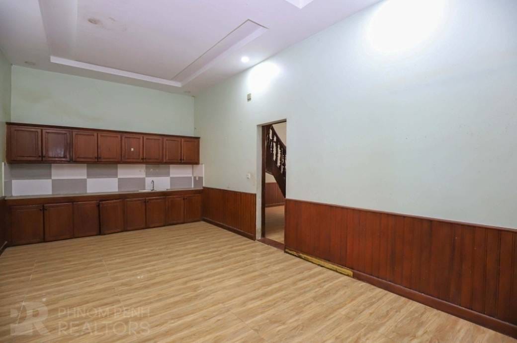 Villa For Rent in Chbar Ampov $1,200