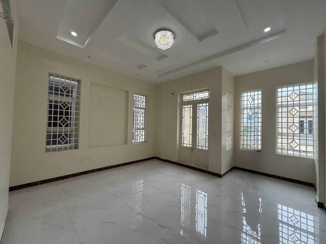 Kilomaetr Lekh Prammuoy联排住宅出售，位于Kilomaetr Lekh Prammuoy