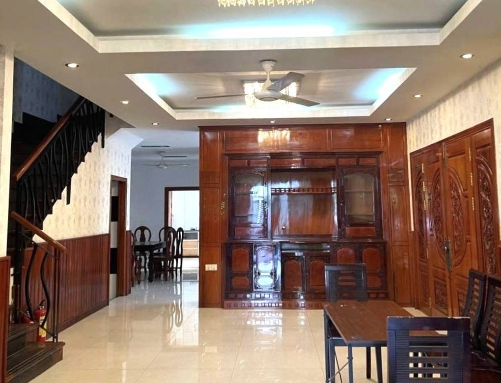 $1,500 Flat House