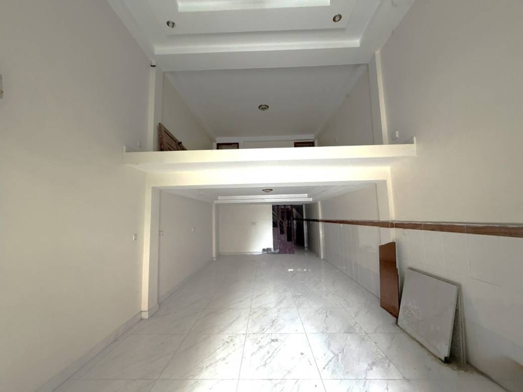 170 sqm Living Size Řadový dům Na prodej in Meanchey