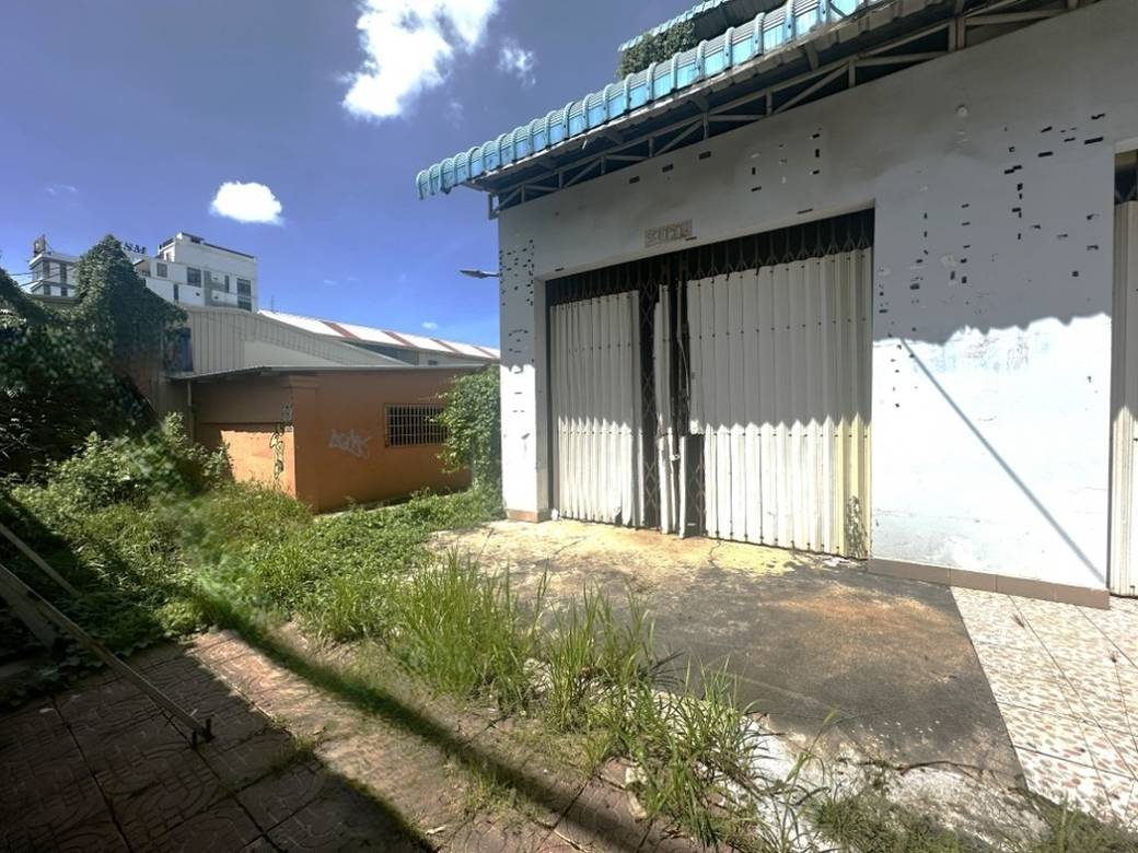 Shophouse K pronájmu in Sen Sok $2,500