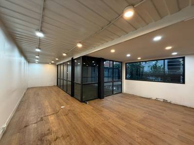 Bâtiment À louer à Daun Penh $2,500