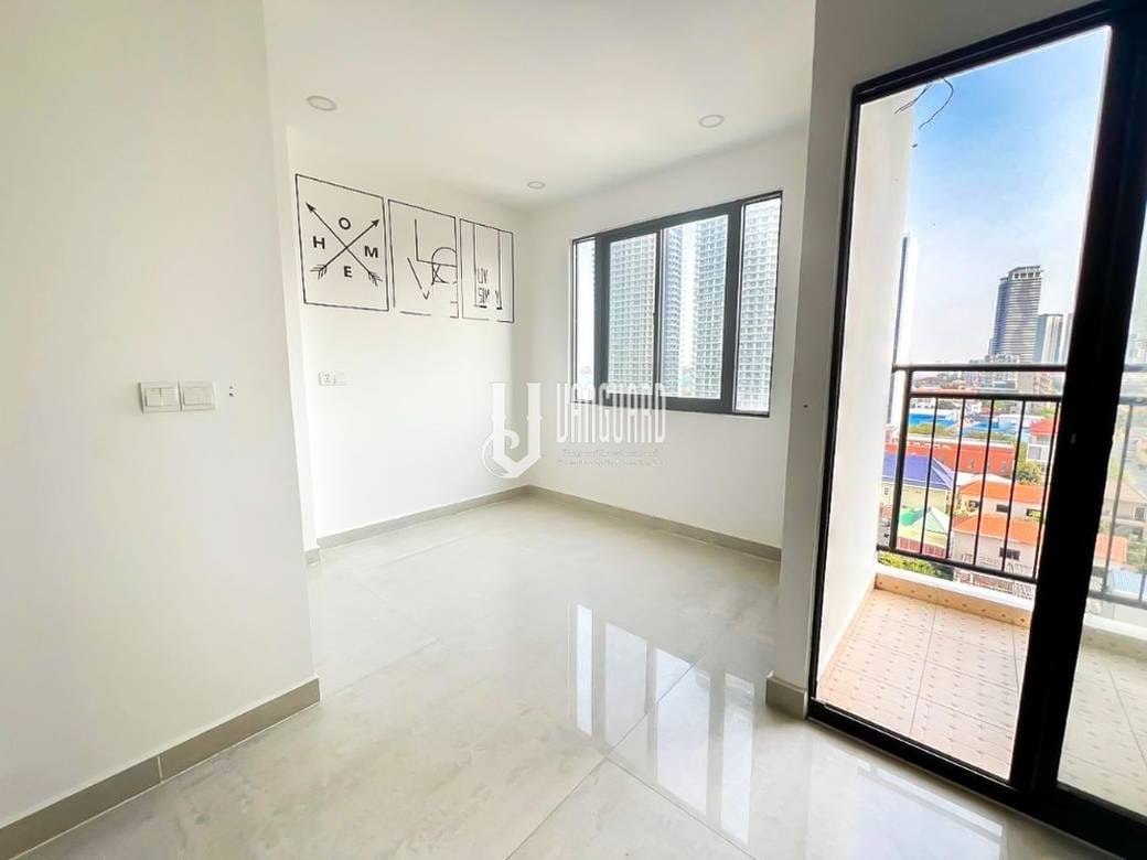 $30,000 Studio Type
