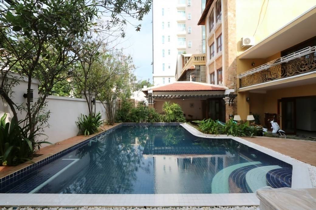 $8,000 Vila