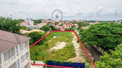 Relief À vendre de 3,228 m² de terrain