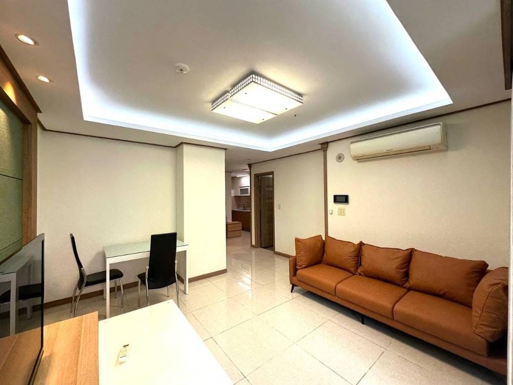 De Castle Royal Condominium | $650 Condo