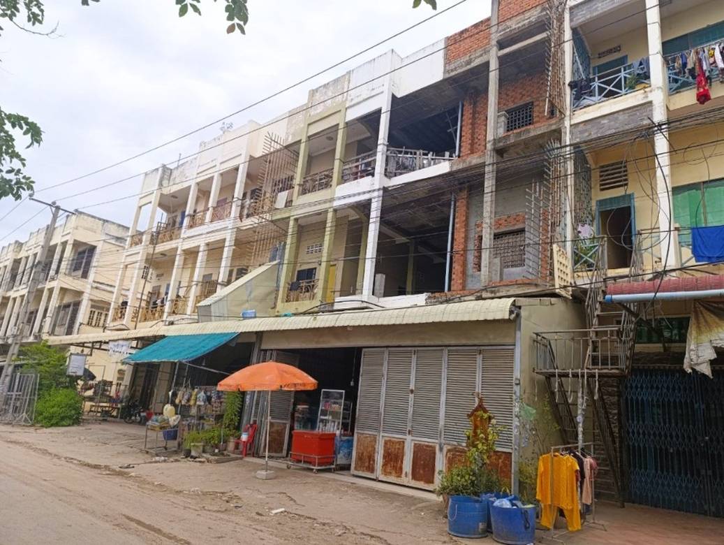 448 sqm Living Size Řadový dům Na prodej in Kamboul