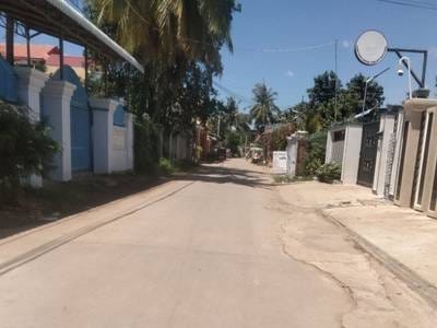 140 sqm Living Size House and lot Na prodej in Peam Ro