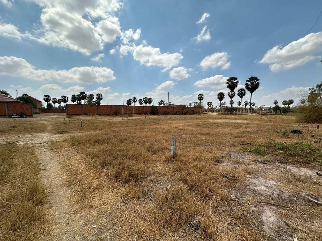 土地出售，位于Peuk县, Angk Snuol市, 干拉省