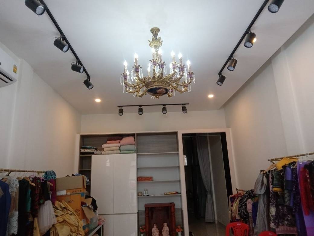 CommercialShophouse À vendre de 102 m² de terrain